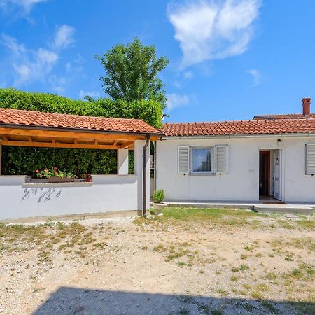 Awesome Home In Zminj With Wifi Exterior foto