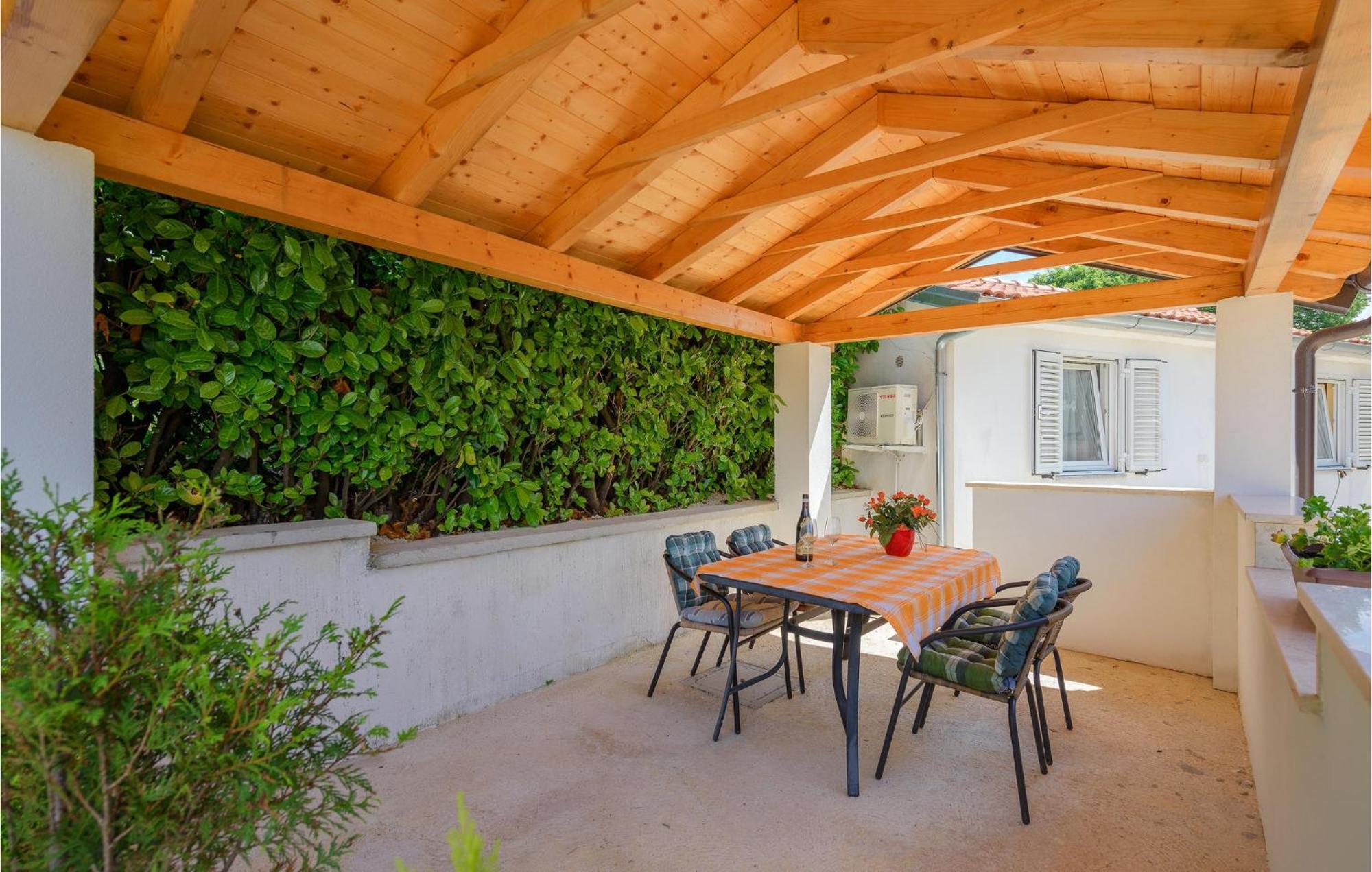 Awesome Home In Zminj With Wifi Exterior foto