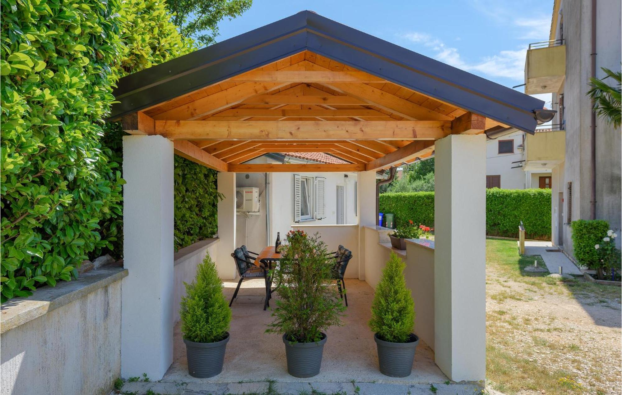 Awesome Home In Zminj With Wifi Exterior foto